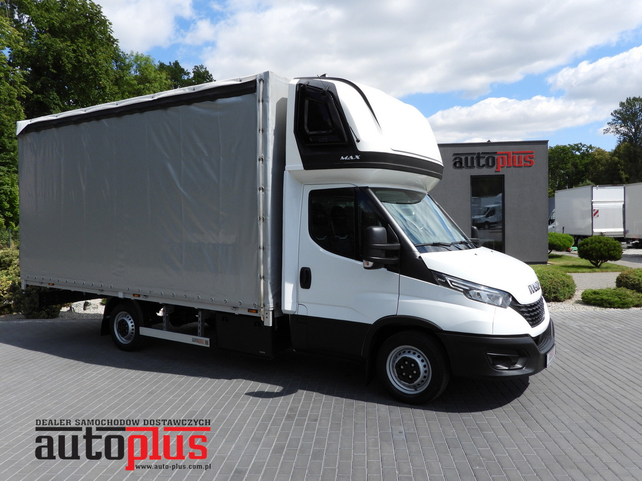 IVECO DAILY 35S18 TARPAULIN 10 PALLETS WEBASTO CRUISE CONTROL NAVIGATION LED LIGHTS AIR CONDITIONING 180HP - Furgão de toldo: foto 1 IVECO DAILY 35S18 TARPAULIN 10 PALLETS WEBASTO CRUISE CONTROL NAVIGATION LED LIGHTS AIR CONDITIONING 180HP - Furgão de toldo: foto 1