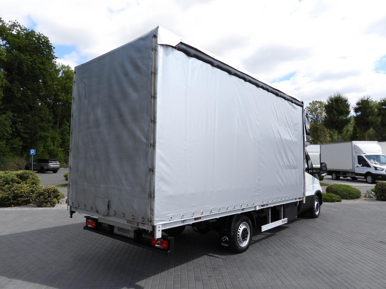 IVECO DAILY 35S18 TARPAULIN 10 PALLETS WEBASTO CRUISE CONTROL NAVIGATION LED LIGHTS AIR CONDITIONING 180HP - Furgão de toldo: foto 3 IVECO DAILY 35S18 TARPAULIN 10 PALLETS WEBASTO CRUISE CONTROL NAVIGATION LED LIGHTS AIR CONDITIONING 180HP - Furgão de toldo: foto 3