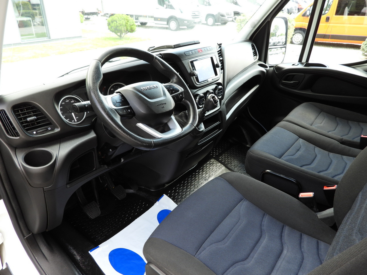 IVECO DAILY 35S18 TARPAULIN 10 PALLETS WEBASTO CRUISE CONTROL NAVIGATION LED LIGHTS AIR CONDITIONING 180HP - Furgão de toldo: foto 2 IVECO DAILY 35S18 TARPAULIN 10 PALLETS WEBASTO CRUISE CONTROL NAVIGATION LED LIGHTS AIR CONDITIONING 180HP - Furgão de toldo: foto 2