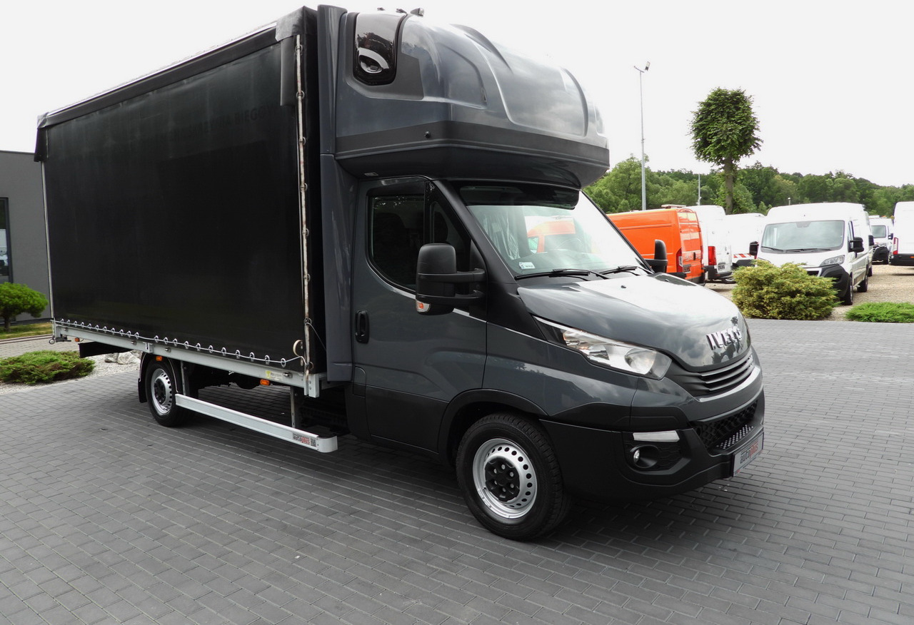IVECO DAILY 35S18 TARPAULIN 10 PALLETS WEBASTO CRUISE CONTROL PNEUMATICS AUTOMATIC TRANSMISSION HI-MATIC AIR CONDITIONING 180HP - Furgão de toldo: foto 4 IVECO DAILY 35S18 TARPAULIN 10 PALLETS WEBASTO CRUISE CONTROL PNEUMATICS AUTOMATIC TRANSMISSION HI-MATIC AIR CONDITIONING 180HP - Furgão de toldo: foto 4