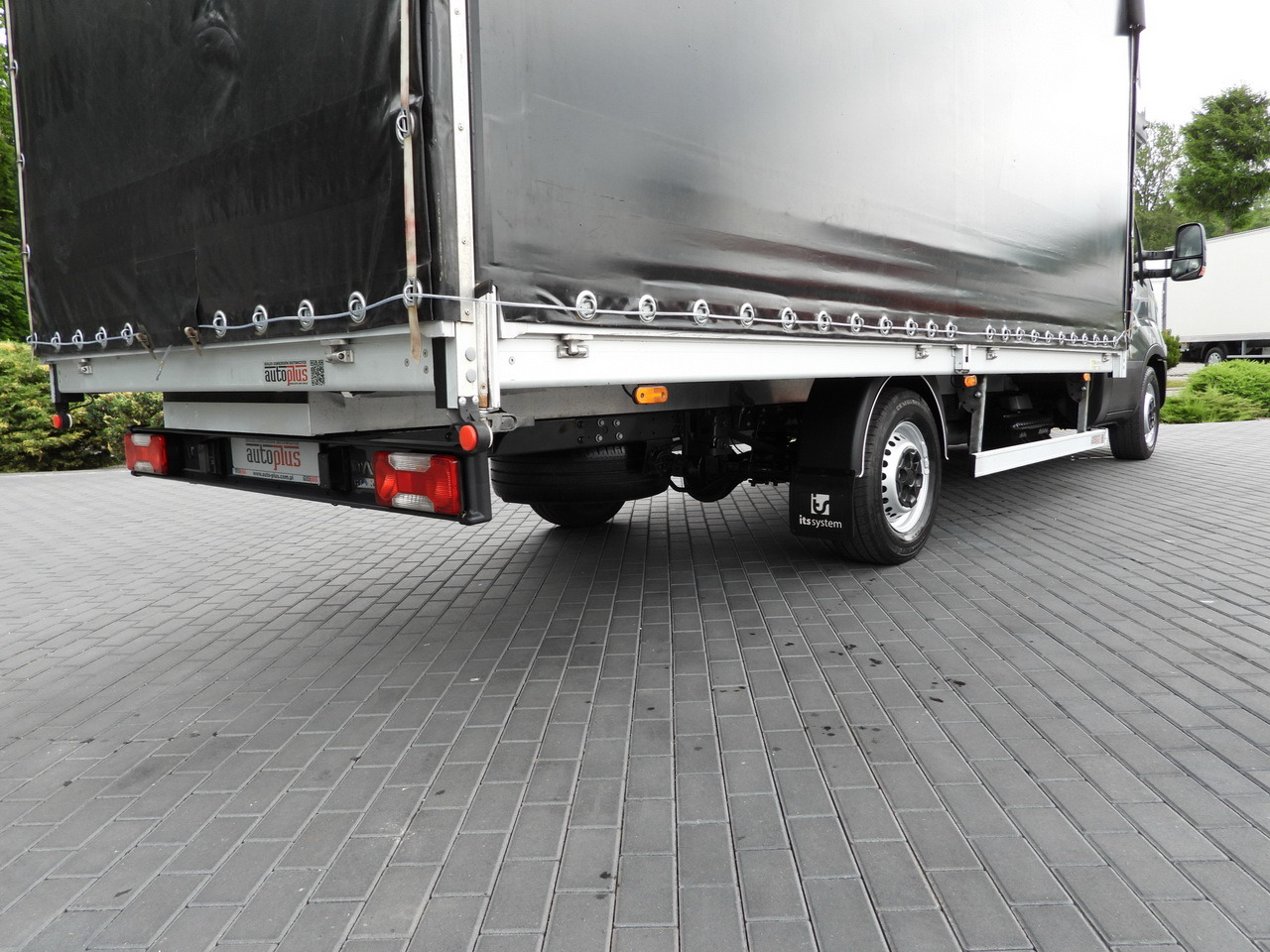 Furgão de toldo IVECO DAILY 35S18 TARPAULIN 10 PALLETS WEBASTO CRUISE CONTROL PNEUMATICS AUTOMATIC TRANSMISSION HI-MATIC AIR CONDITIONING  180HP: foto 25