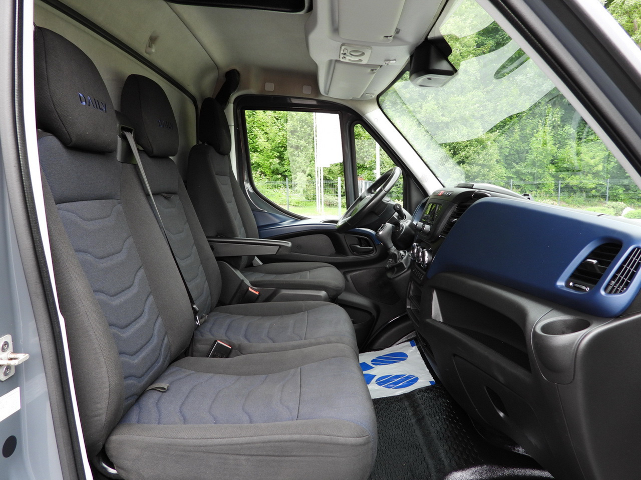 Furgão de toldo IVECO DAILY 35S18 TARPAULIN 10 PALLETS WEBASTO CRUISE CONTROL PNEUMATICS AUTOMATIC TRANSMISSION HI-MATIC AIR CONDITIONING  180HP: foto 38