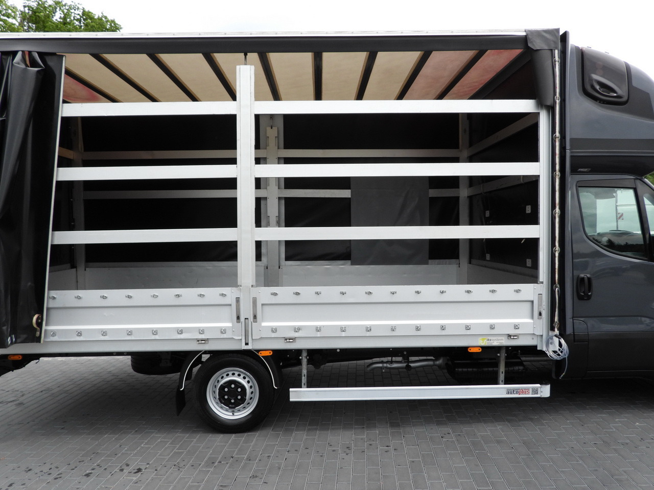 Furgão de toldo IVECO DAILY 35S18 TARPAULIN 10 PALLETS WEBASTO CRUISE CONTROL PNEUMATICS AUTOMATIC TRANSMISSION HI-MATIC AIR CONDITIONING  180HP: foto 18