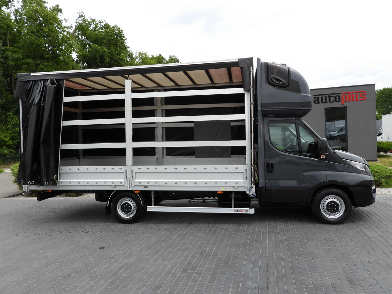 Furgão de toldo IVECO DAILY 35S18 TARPAULIN 10 PALLETS WEBASTO CRUISE CONTROL PNEUMATICS AUTOMATIC TRANSMISSION HI-MATIC AIR CONDITIONING  180HP: foto 8