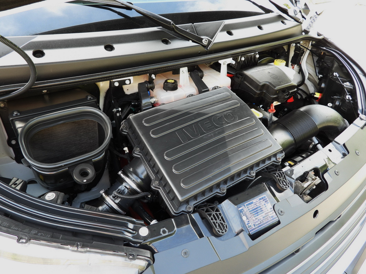 Furgão de toldo IVECO DAILY 35S18 TARPAULIN LIFT 8 PALLETS CRUISE CONTROL AIR CONDITIONING  180HP: foto 30