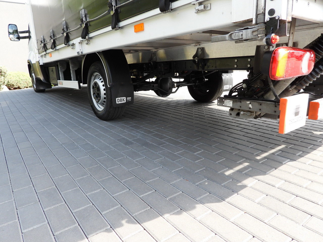 Furgão de toldo IVECO DAILY 35S18 TARPAULIN LIFT 8 PALLETS CRUISE CONTROL AIR CONDITIONING  180HP: foto 20