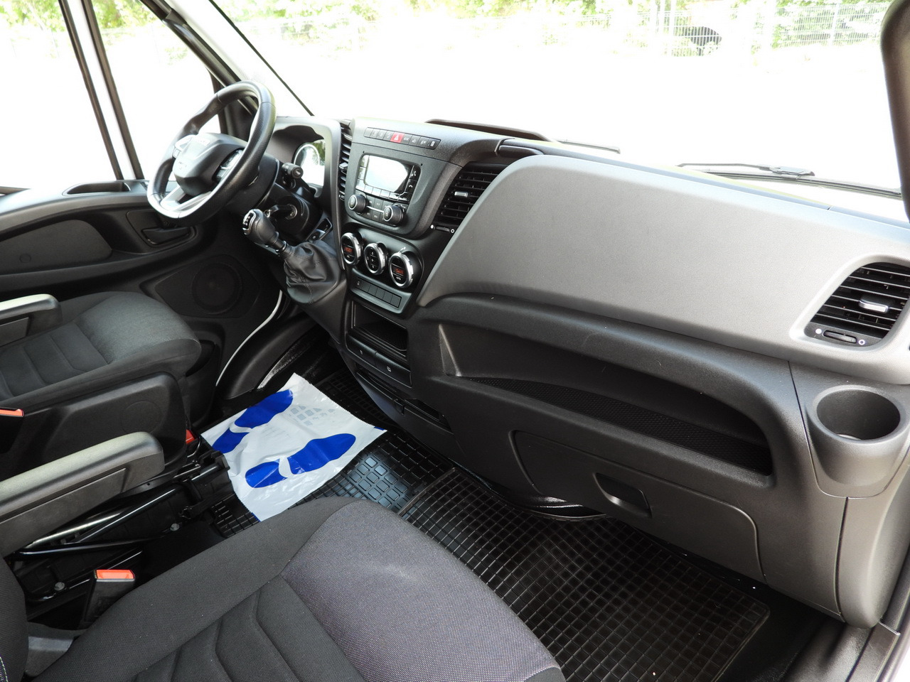 Furgão de toldo IVECO DAILY 35S18 TARPAULIN LIFT 8 PALLETS CRUISE CONTROL AIR CONDITIONING  180HP: foto 46