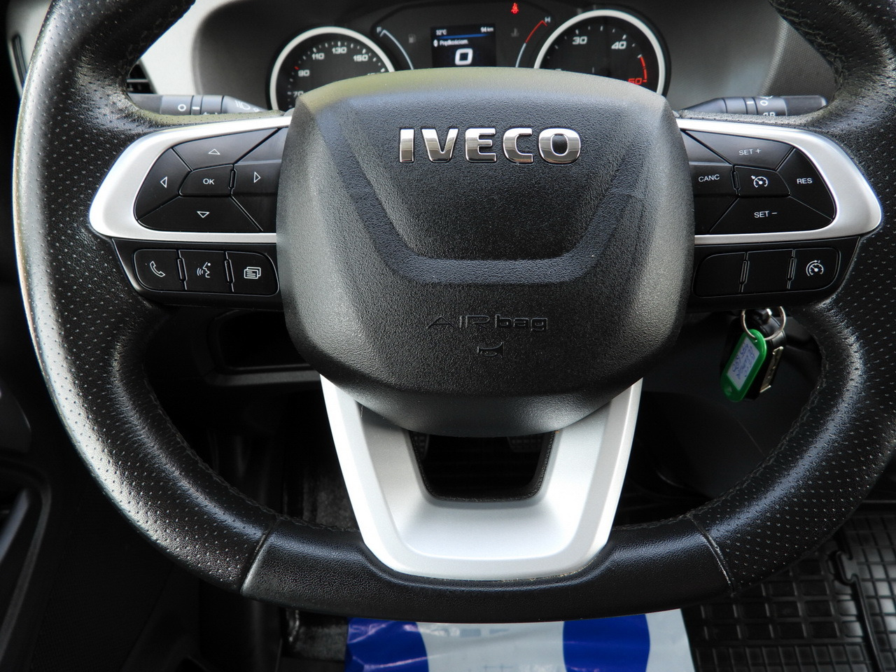 Furgão de toldo IVECO DAILY 35S18 TARPAULIN LIFT 8 PALLETS CRUISE CONTROL AIR CONDITIONING  180HP: foto 38