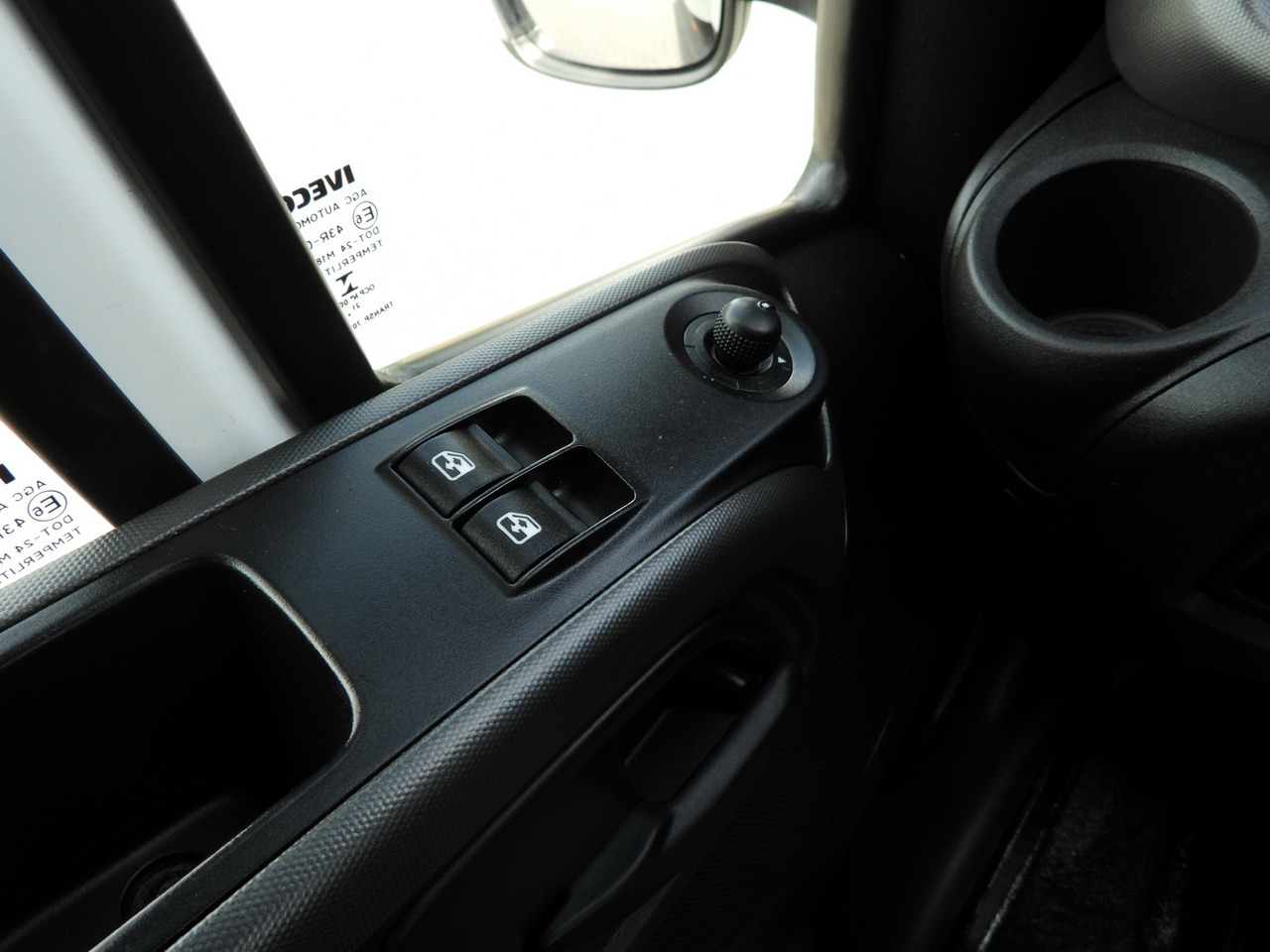 Furgão de toldo IVECO DAILY 35S18 TARPAULIN LIFT 8 PALLETS CRUISE CONTROL AIR CONDITIONING  180HP: foto 36