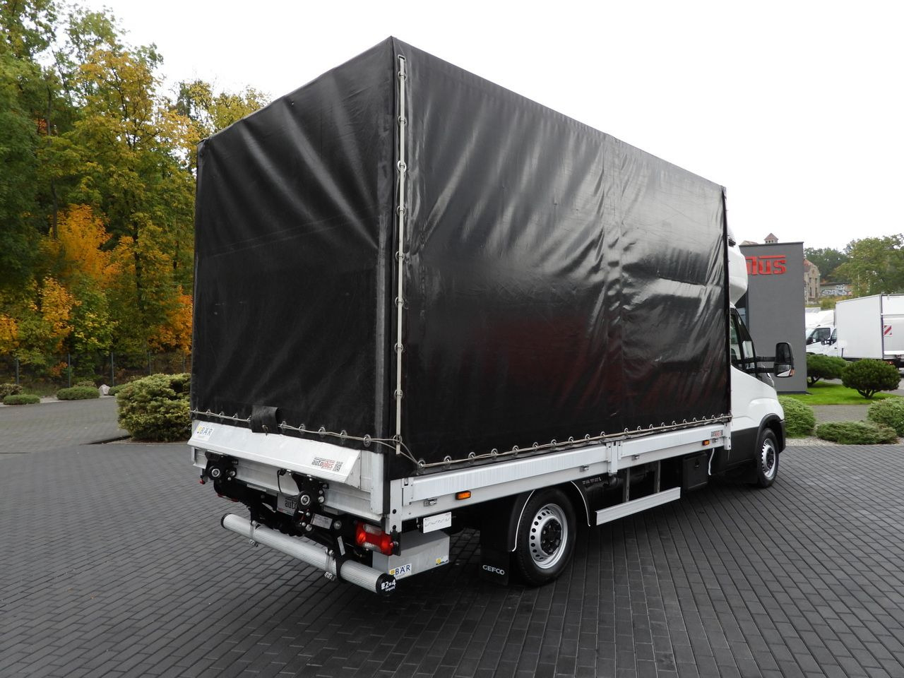 IVECO DAILY 35S18 TARPAULIN LIFT 8 PALLETS WEBASTO CRUISE CONTROL AIR CONDITIONING 180HP - Furgão de toldo: foto 3 IVECO DAILY 35S18 TARPAULIN LIFT 8 PALLETS WEBASTO CRUISE CONTROL AIR CONDITIONING 180HP - Furgão de toldo: foto 3