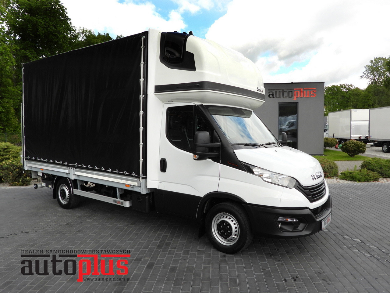 IVECO DAILY 35S18 TARPAULIN LIFT 8 PALLETS WEBASTO CRUISE CONTROL AIR CONDITIONING 180HP - Furgão de toldo: foto 1 IVECO DAILY 35S18 TARPAULIN LIFT 8 PALLETS WEBASTO CRUISE CONTROL AIR CONDITIONING 180HP - Furgão de toldo: foto 1