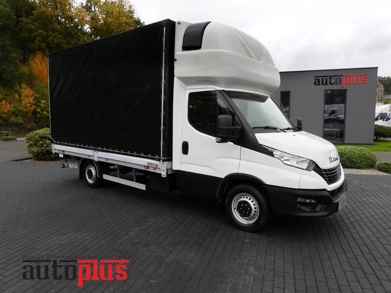 IVECO DAILY 35S18 TARPAULIN LIFT 8 PALLETS WEBASTO CRUISE CONTROL AIR CONDITIONING 180HP - Furgão de toldo: foto 1 IVECO DAILY 35S18 TARPAULIN LIFT 8 PALLETS WEBASTO CRUISE CONTROL AIR CONDITIONING 180HP - Furgão de toldo: foto 1