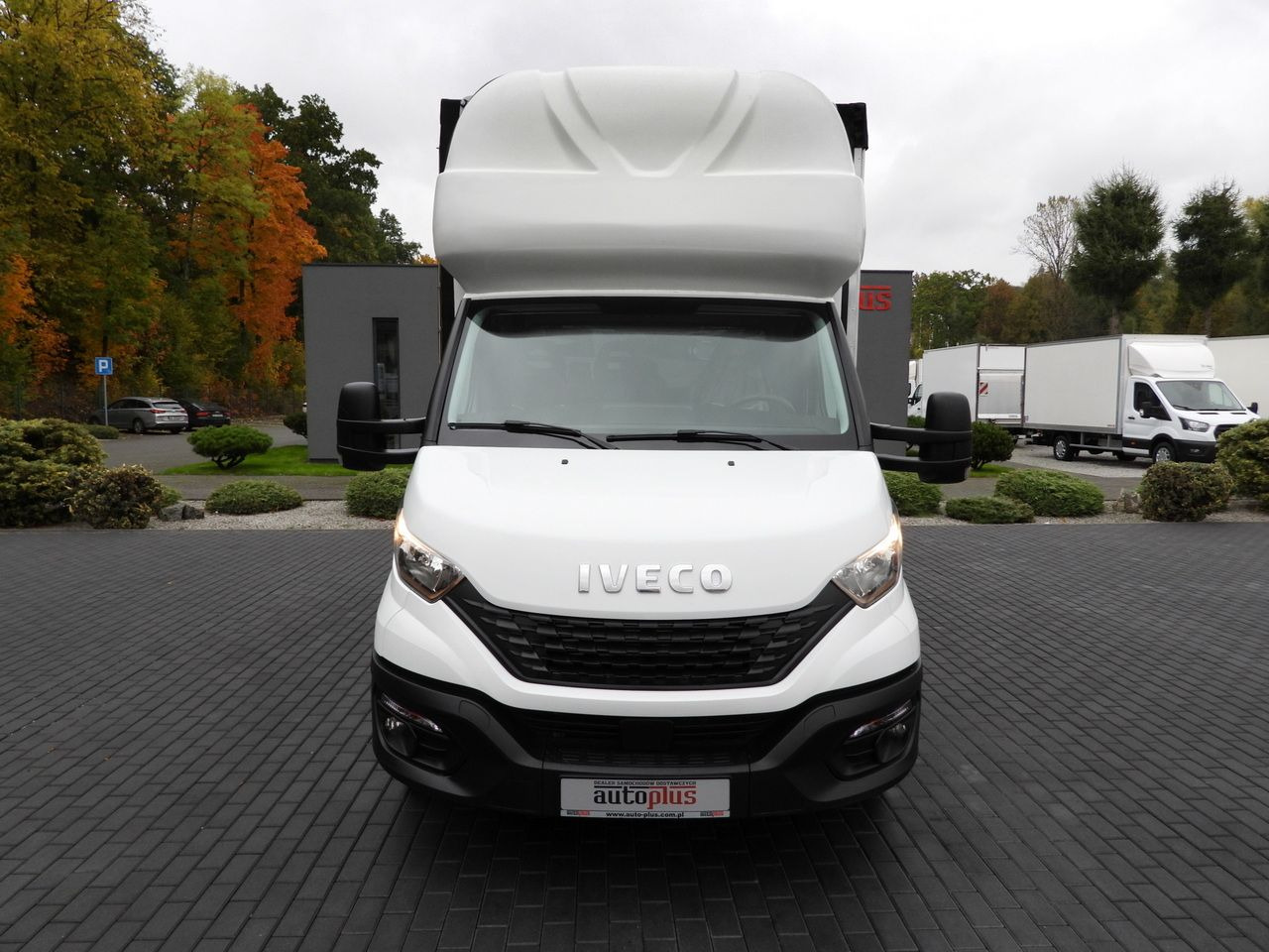 IVECO DAILY 35S18 TARPAULIN LIFT 8 PALLETS WEBASTO CRUISE CONTROL AIR CONDITIONING 180HP - Furgão de toldo: foto 5 IVECO DAILY 35S18 TARPAULIN LIFT 8 PALLETS WEBASTO CRUISE CONTROL AIR CONDITIONING 180HP - Furgão de toldo: foto 5