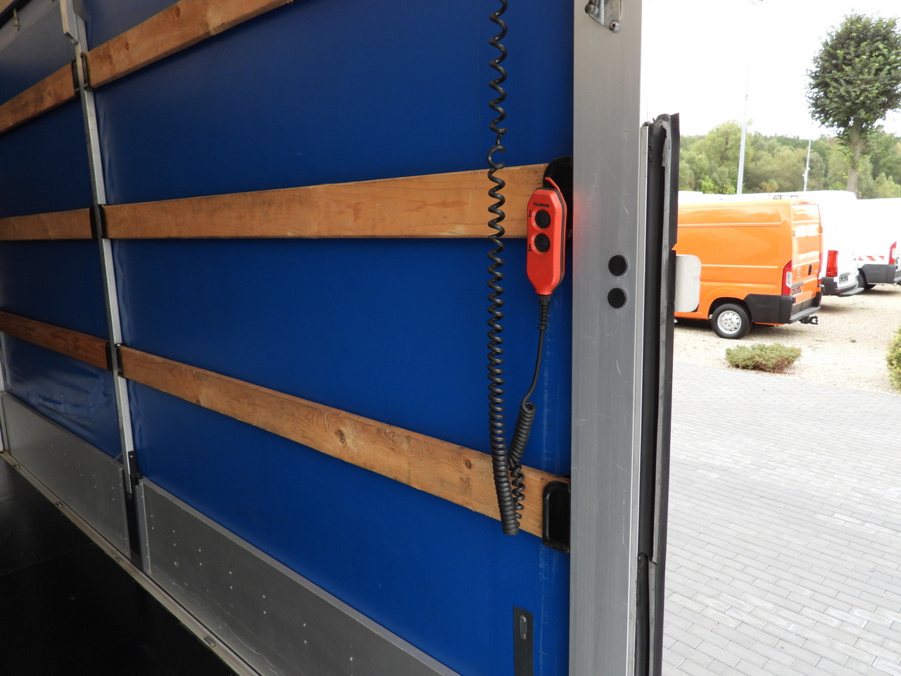 Furgão de toldo IVECO DAILY 35S18 TARPAULIN LIFT 8 PALLETS WEBASTO CRUISE CONTROL LED LIGHTS AIR CONDITIONING 180HP: foto 27 Furgão de toldo IVECO DAILY 35S18 TARPAULIN LIFT 8 PALLETS WEBASTO CRUISE CONTROL LED LIGHTS AIR CONDITIONING 180HP: foto 27
