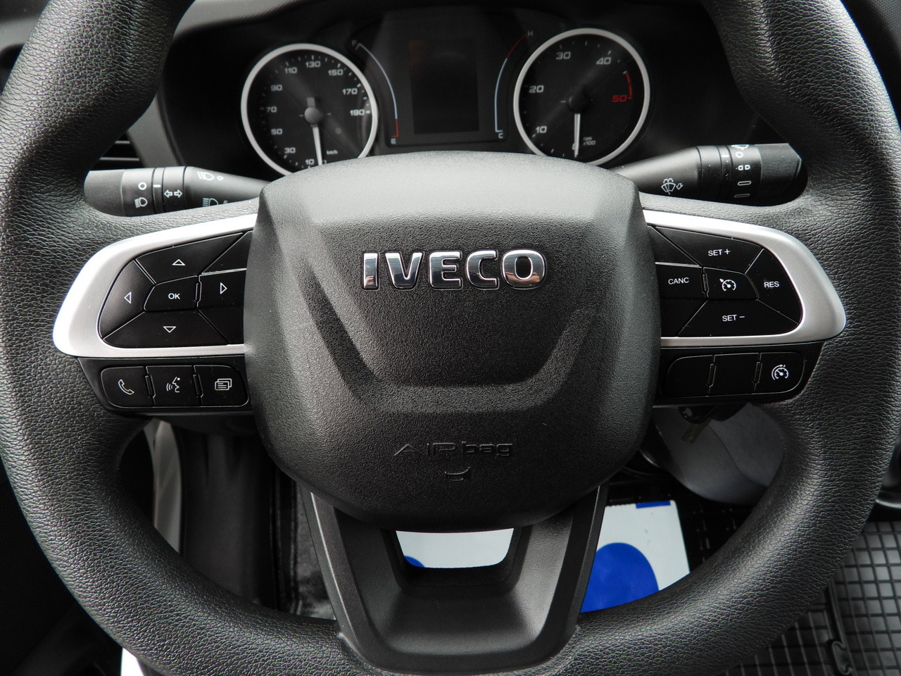 Furgão de toldo IVECO DAILY 35S18 TARPAULIN LIFT 8 PALLETS WEBASTO CRUISE CONTROL LED LIGHTS AIR CONDITIONING 180HP: foto 35 Furgão de toldo IVECO DAILY 35S18 TARPAULIN LIFT 8 PALLETS WEBASTO CRUISE CONTROL LED LIGHTS AIR CONDITIONING 180HP: foto 35