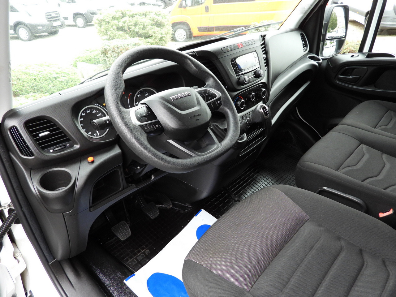 IVECO DAILY 35S18 TARPAULIN LIFT 8 PALLETS WEBASTO CRUISE CONTROL LED LIGHTS AIR CONDITIONING 180HP - Furgão de toldo: foto 2 IVECO DAILY 35S18 TARPAULIN LIFT 8 PALLETS WEBASTO CRUISE CONTROL LED LIGHTS AIR CONDITIONING 180HP - Furgão de toldo: foto 2