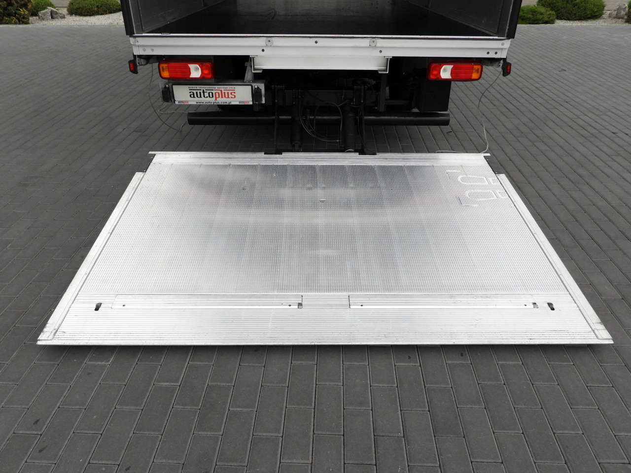 Furgão de toldo IVECO DAILY 35S18 TARPAULIN LIFT 8 PALLETS WEBASTO CRUISE CONTROL LED LIGHTS AIR CONDITIONING 180HP: foto 25 Furgão de toldo IVECO DAILY 35S18 TARPAULIN LIFT 8 PALLETS WEBASTO CRUISE CONTROL LED LIGHTS AIR CONDITIONING 180HP: foto 25