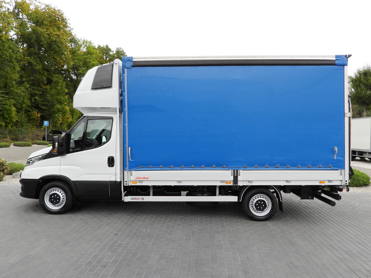 Furgão de toldo IVECO DAILY 35S18 TARPAULIN LIFT 8 PALLETS WEBASTO CRUISE CONTROL LED LIGHTS AIR CONDITIONING 180HP: foto 9 Furgão de toldo IVECO DAILY 35S18 TARPAULIN LIFT 8 PALLETS WEBASTO CRUISE CONTROL LED LIGHTS AIR CONDITIONING 180HP: foto 9