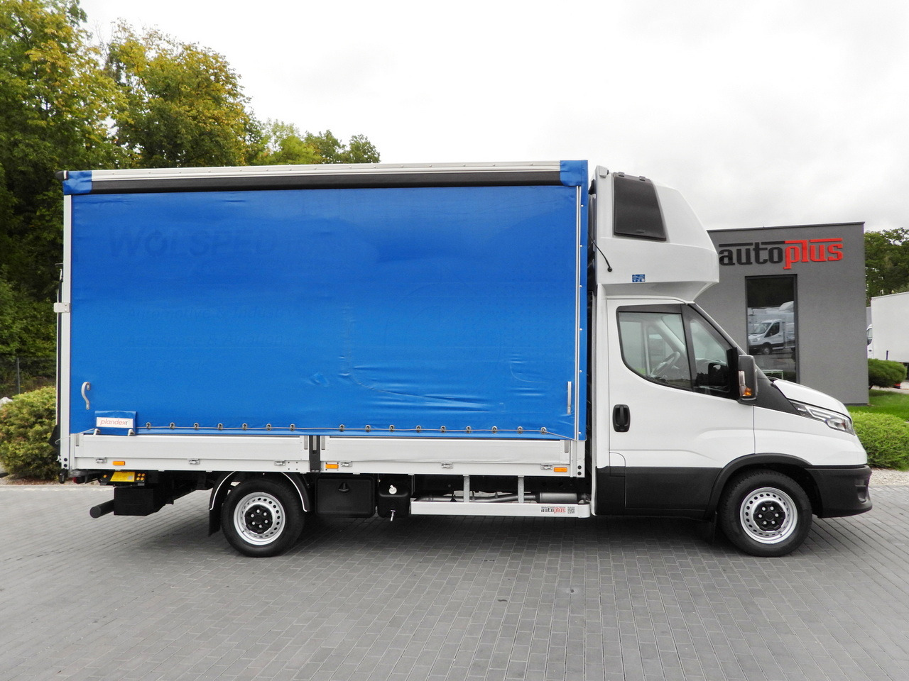 Furgão de toldo IVECO DAILY 35S18 TARPAULIN LIFT 8 PALLETS WEBASTO CRUISE CONTROL LED LIGHTS AIR CONDITIONING 180HP: foto 7 Furgão de toldo IVECO DAILY 35S18 TARPAULIN LIFT 8 PALLETS WEBASTO CRUISE CONTROL LED LIGHTS AIR CONDITIONING 180HP: foto 7