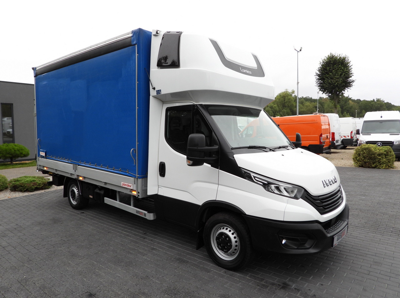 IVECO DAILY 35S18 TARPAULIN LIFT 8 PALLETS WEBASTO CRUISE CONTROL LED LIGHTS AIR CONDITIONING 180HP - Furgão de toldo: foto 4 IVECO DAILY 35S18 TARPAULIN LIFT 8 PALLETS WEBASTO CRUISE CONTROL LED LIGHTS AIR CONDITIONING 180HP - Furgão de toldo: foto 4