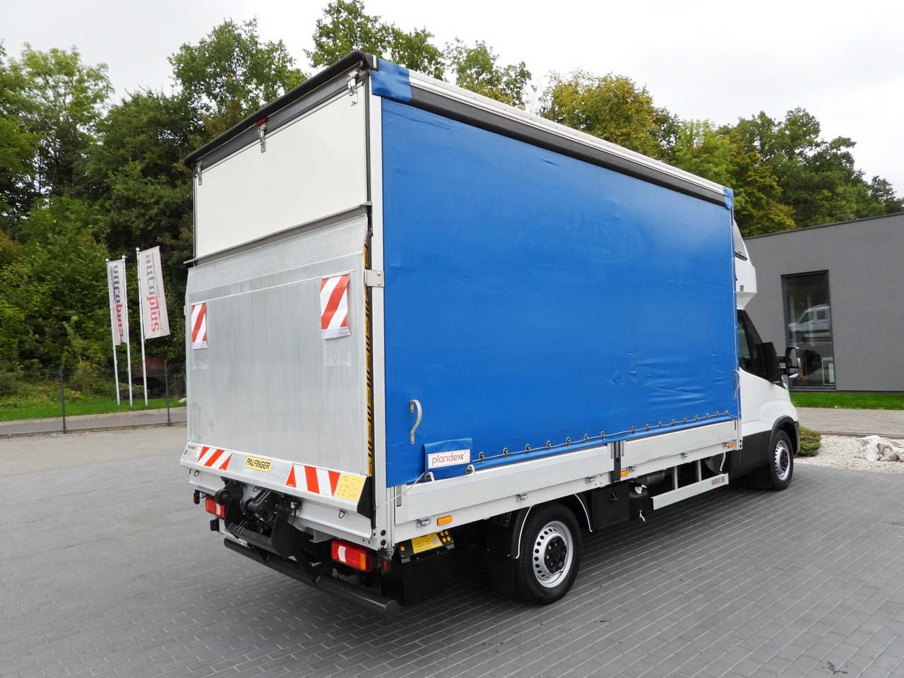 Furgão de toldo IVECO DAILY 35S18 TARPAULIN LIFT 8 PALLETS WEBASTO CRUISE CONTROL LED LIGHTS AIR CONDITIONING 180HP: foto 14 Furgão de toldo IVECO DAILY 35S18 TARPAULIN LIFT 8 PALLETS WEBASTO CRUISE CONTROL LED LIGHTS AIR CONDITIONING 180HP: foto 14