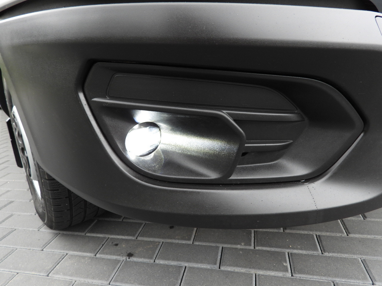 Furgão de toldo IVECO DAILY 35S18 TARPAULIN LIFT 8 PALLETS WEBASTO CRUISE CONTROL LED LIGHTS AIR CONDITIONING 180HP: foto 23 Furgão de toldo IVECO DAILY 35S18 TARPAULIN LIFT 8 PALLETS WEBASTO CRUISE CONTROL LED LIGHTS AIR CONDITIONING 180HP: foto 23