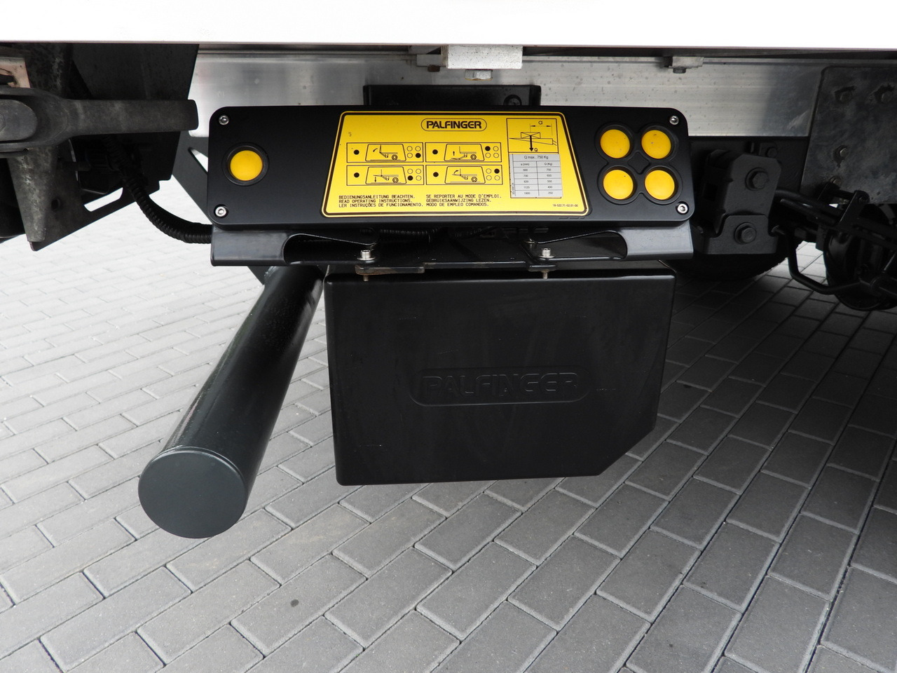 Furgão de toldo IVECO DAILY 35S18 TARPAULIN LIFT 8 PALLETS WEBASTO CRUISE CONTROL LED LIGHTS AIR CONDITIONING 180HP: foto 24 Furgão de toldo IVECO DAILY 35S18 TARPAULIN LIFT 8 PALLETS WEBASTO CRUISE CONTROL LED LIGHTS AIR CONDITIONING 180HP: foto 24