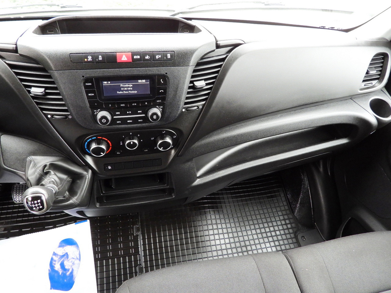 Furgão de toldo IVECO DAILY 35S18 TARPAULIN LIFT 8 PALLETS WEBASTO CRUISE CONTROL LED LIGHTS AIR CONDITIONING 180HP: foto 37 Furgão de toldo IVECO DAILY 35S18 TARPAULIN LIFT 8 PALLETS WEBASTO CRUISE CONTROL LED LIGHTS AIR CONDITIONING 180HP: foto 37