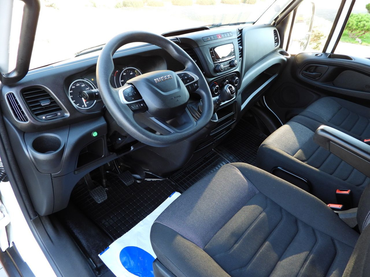 IVECO DAILY 50C16 TARPAULIN 10 PALLETS CRUISE CONTROL TWIN WHEELS AIR CONDITIONING 160HP - Furgão de toldo: foto 2 IVECO DAILY 50C16 TARPAULIN 10 PALLETS CRUISE CONTROL TWIN WHEELS AIR CONDITIONING 160HP - Furgão de toldo: foto 2