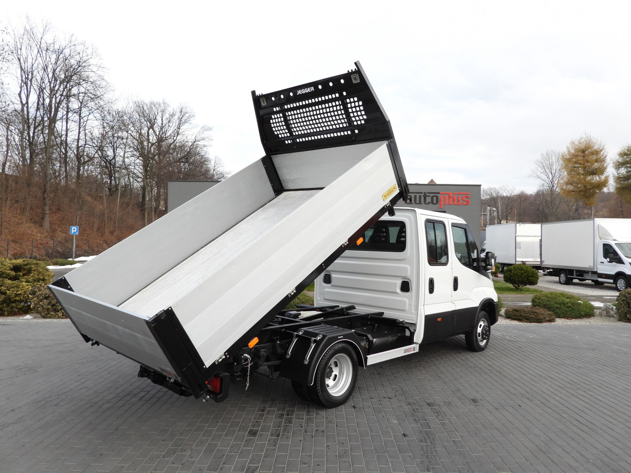 IVECO DAILY 50C16 THREE-WAY TIPPER DOUBLE CABIN DOKA 6 SEATS CRUISE CONTROL PNEUMATICS TWIN WHEELS AIR CONDITIONING 160HP - Furgão basculante: foto 3 IVECO DAILY 50C16 THREE-WAY TIPPER DOUBLE CABIN DOKA 6 SEATS CRUISE CONTROL PNEUMATICS TWIN WHEELS AIR CONDITIONING 160HP - Furgão basculante: foto 3