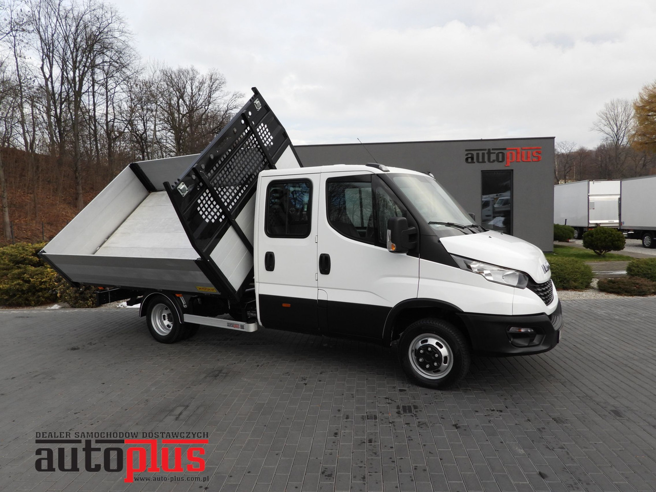 IVECO DAILY 50C16 THREE-WAY TIPPER DOUBLE CABIN DOKA 6 SEATS CRUISE CONTROL PNEUMATICS TWIN WHEELS AIR CONDITIONING 160HP - Furgão basculante: foto 1 IVECO DAILY 50C16 THREE-WAY TIPPER DOUBLE CABIN DOKA 6 SEATS CRUISE CONTROL PNEUMATICS TWIN WHEELS AIR CONDITIONING 160HP - Furgão basculante: foto 1