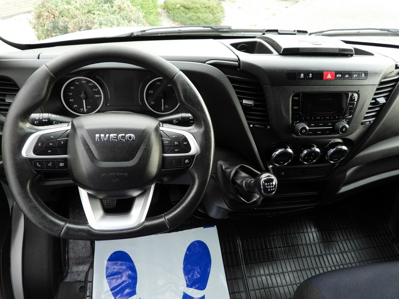 Furgão de toldo IVECO DAILY 50C17 TARPAULIN 10 PALLETS CRUISE CONTROL PNEUMATICS TWIN WHEELS AIR CONDITIONING 180HP: foto 27 Furgão de toldo IVECO DAILY 50C17 TARPAULIN 10 PALLETS CRUISE CONTROL PNEUMATICS TWIN WHEELS AIR CONDITIONING 180HP: foto 27