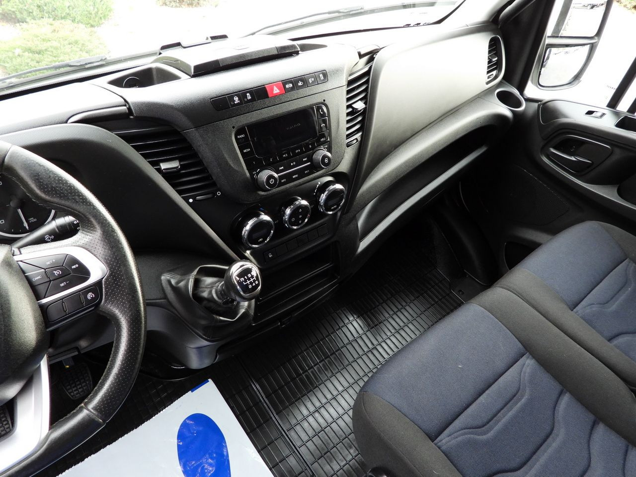 Furgão de toldo IVECO DAILY 50C17 TARPAULIN 10 PALLETS CRUISE CONTROL PNEUMATICS TWIN WHEELS AIR CONDITIONING 180HP: foto 31 Furgão de toldo IVECO DAILY 50C17 TARPAULIN 10 PALLETS CRUISE CONTROL PNEUMATICS TWIN WHEELS AIR CONDITIONING 180HP: foto 31