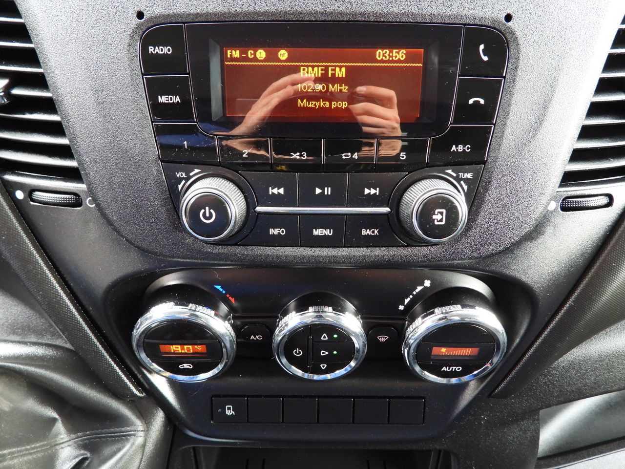 Furgão de toldo IVECO DAILY 50C17 TARPAULIN 10 PALLETS CRUISE CONTROL PNEUMATICS TWIN WHEELS AIR CONDITIONING 180HP: foto 34 Furgão de toldo IVECO DAILY 50C17 TARPAULIN 10 PALLETS CRUISE CONTROL PNEUMATICS TWIN WHEELS AIR CONDITIONING 180HP: foto 34