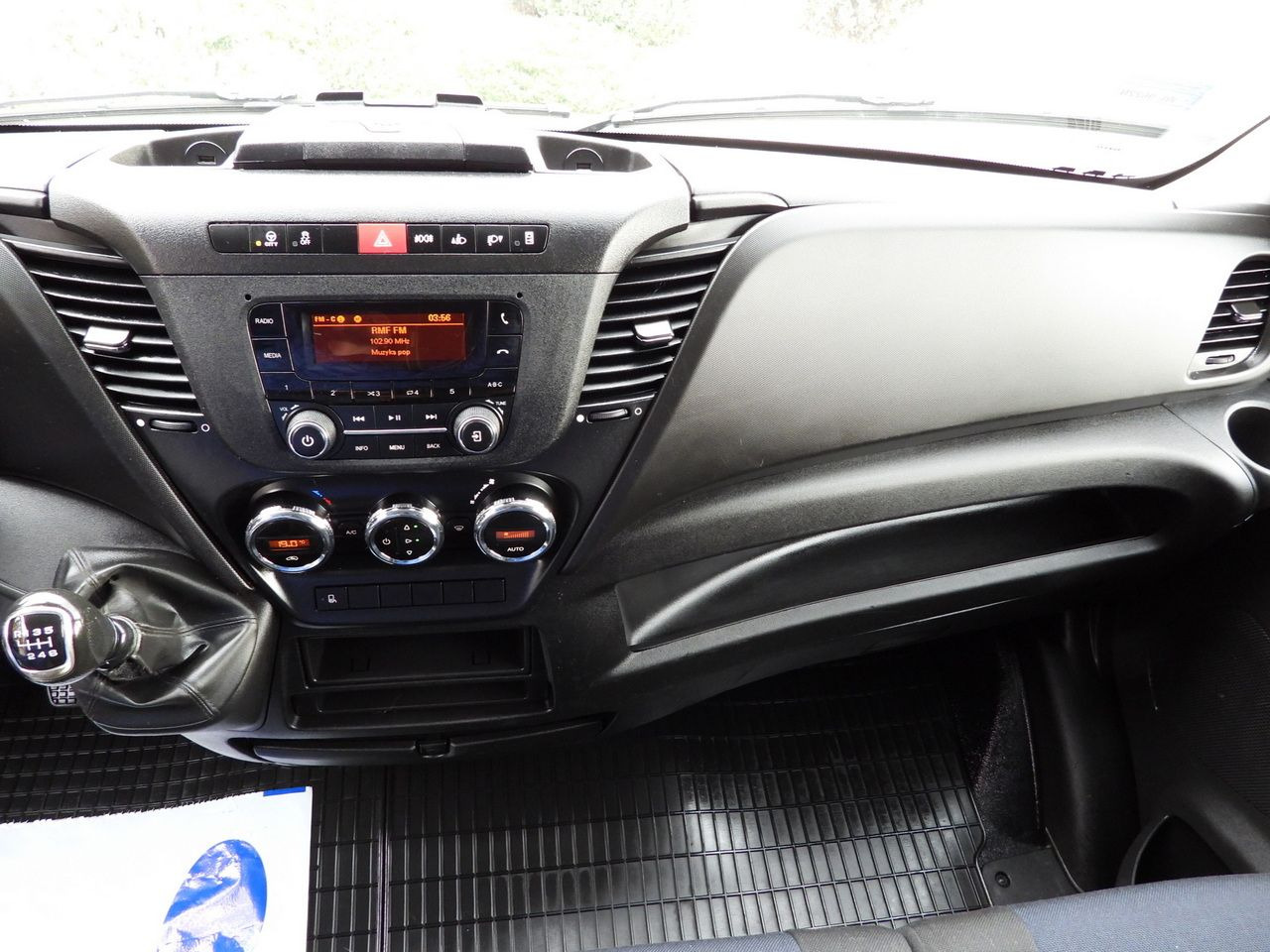 Furgão de toldo IVECO DAILY 50C17 TARPAULIN 10 PALLETS CRUISE CONTROL PNEUMATICS TWIN WHEELS AIR CONDITIONING 180HP: foto 32 Furgão de toldo IVECO DAILY 50C17 TARPAULIN 10 PALLETS CRUISE CONTROL PNEUMATICS TWIN WHEELS AIR CONDITIONING 180HP: foto 32