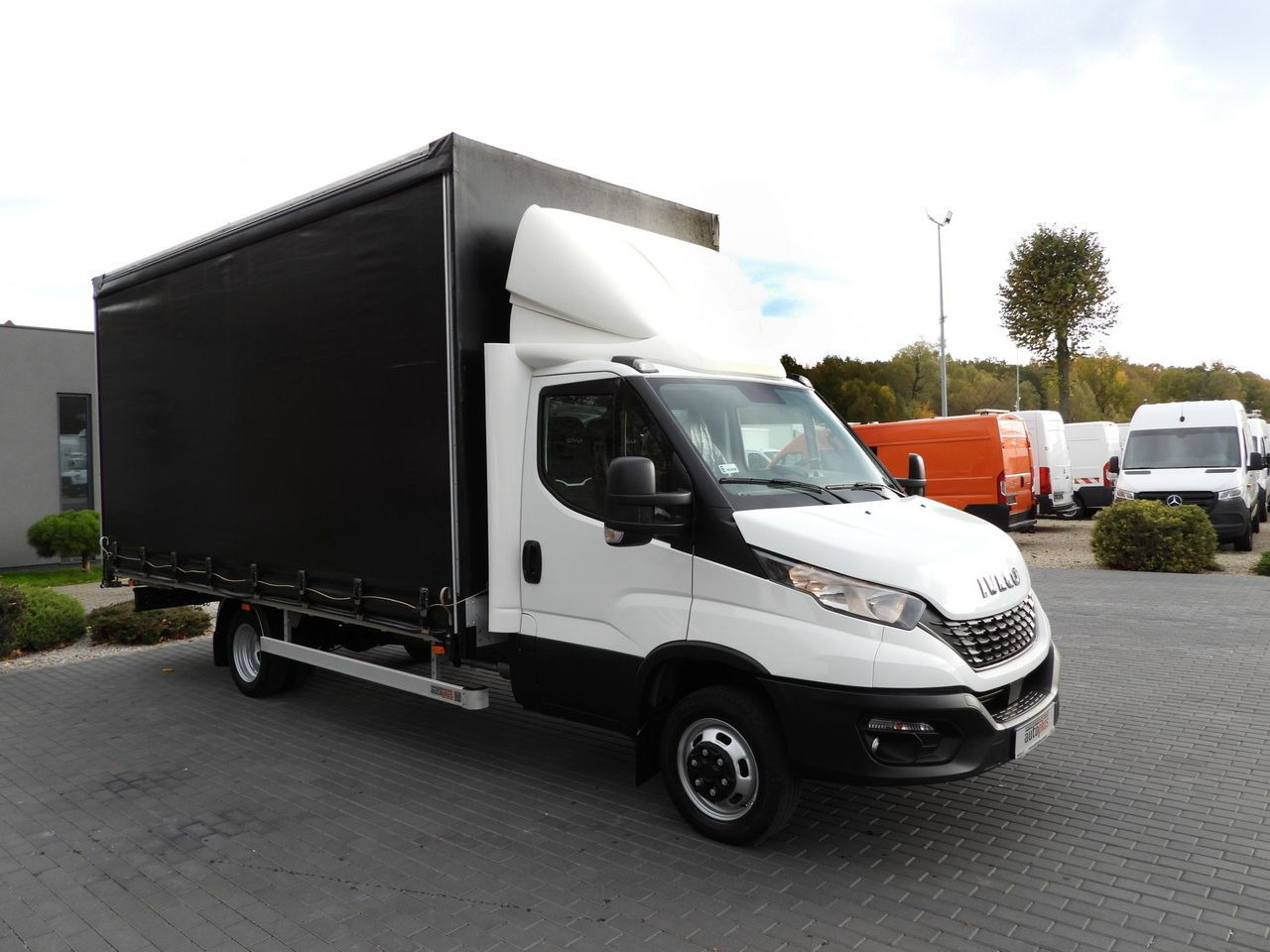 IVECO DAILY 50C17 TARPAULIN 10 PALLETS CRUISE CONTROL PNEUMATICS TWIN WHEELS AIR CONDITIONING 180HP - Furgão de toldo: foto 4 IVECO DAILY 50C17 TARPAULIN 10 PALLETS CRUISE CONTROL PNEUMATICS TWIN WHEELS AIR CONDITIONING 180HP - Furgão de toldo: foto 4