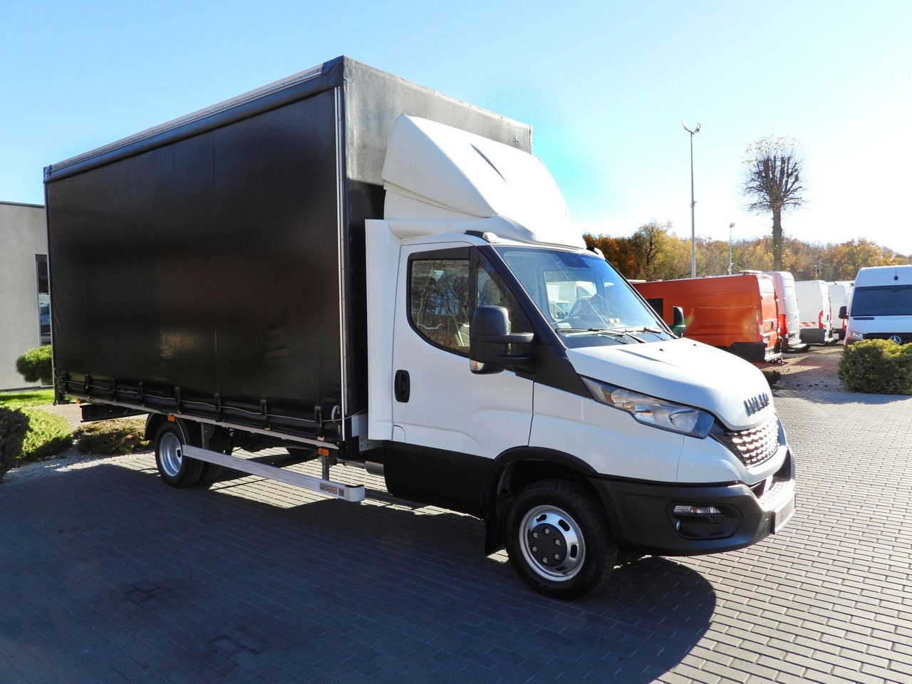 IVECO DAILY 50C17 TARPAULIN 10 PALLETS CRUISE CONTROL TWIN WHEELS AIR CONDITIONING 180HP - Furgão de toldo: foto 4 IVECO DAILY 50C17 TARPAULIN 10 PALLETS CRUISE CONTROL TWIN WHEELS AIR CONDITIONING 180HP - Furgão de toldo: foto 4