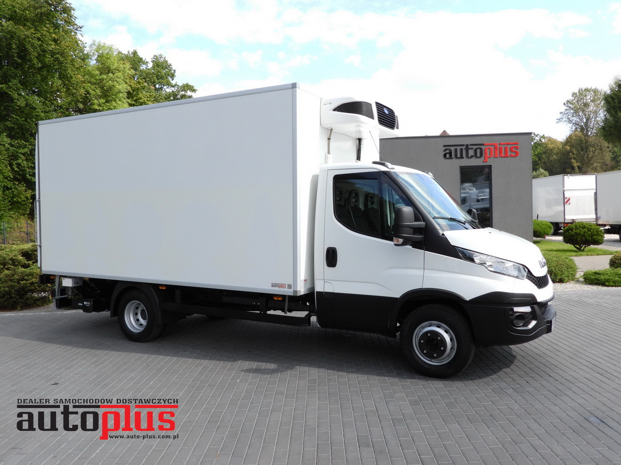IVECO DAILY 70C17 REFRIGERATOR 1*C LIFT 10 PALLETS POWER SUPPLY 230V CRUISE CONTROL AIR CONDITIONING PNEUMATICS AUTOMATIC TRANSMISSION HI-MATIC TWIN WHEELS 170HP - Caminhão frigorífico: foto 1 IVECO DAILY 70C17 REFRIGERATOR 1*C LIFT 10 PALLETS POWER SUPPLY 230V CRUISE CONTROL AIR CONDITIONING PNEUMATICS AUTOMATIC TRANSMISSION HI-MATIC TWIN WHEELS 170HP - Caminhão frigorífico: foto 1