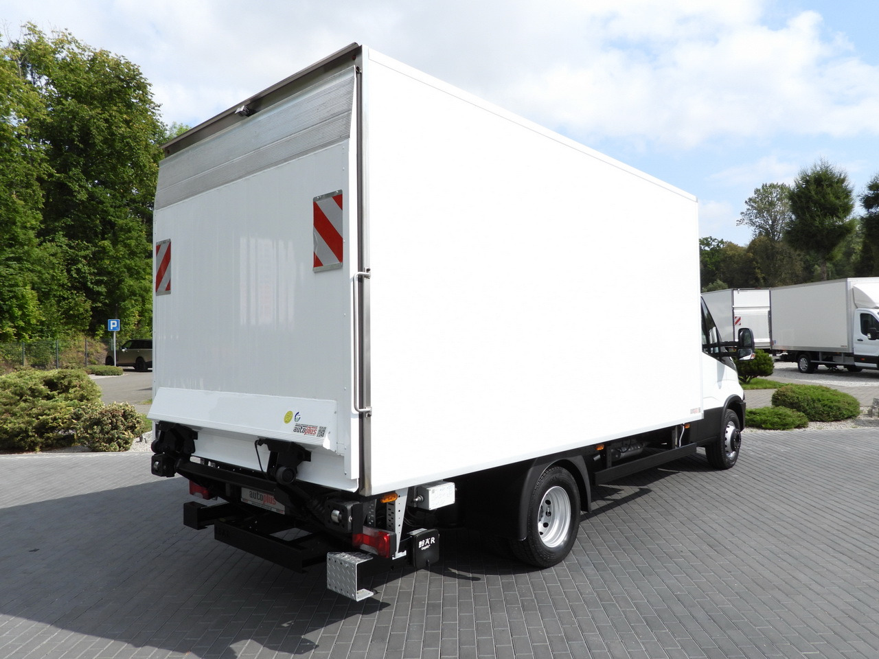 IVECO DAILY 70C17 REFRIGERATOR 1*C LIFT 10 PALLETS POWER SUPPLY 230V CRUISE CONTROL AIR CONDITIONING PNEUMATICS AUTOMATIC TRANSMISSION HI-MATIC TWIN WHEELS 170HP - Caminhão frigorífico: foto 3 IVECO DAILY 70C17 REFRIGERATOR 1*C LIFT 10 PALLETS POWER SUPPLY 230V CRUISE CONTROL AIR CONDITIONING PNEUMATICS AUTOMATIC TRANSMISSION HI-MATIC TWIN WHEELS 170HP - Caminhão frigorífico: foto 3