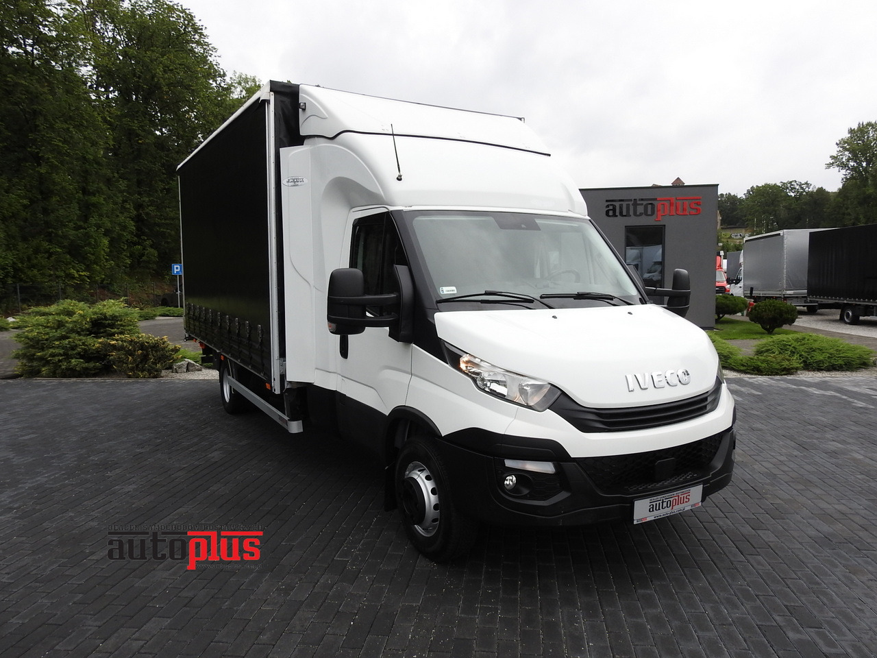 IVECO DAILY 70C18 TARPAULIN LIFT 12 PALLETS WEBASTO CRUISE CONTROL TWIN WHEELS AIR CONDITIONING 180HP - Furgão de toldo: foto 1 IVECO DAILY 70C18 TARPAULIN LIFT 12 PALLETS WEBASTO CRUISE CONTROL TWIN WHEELS AIR CONDITIONING 180HP - Furgão de toldo: foto 1