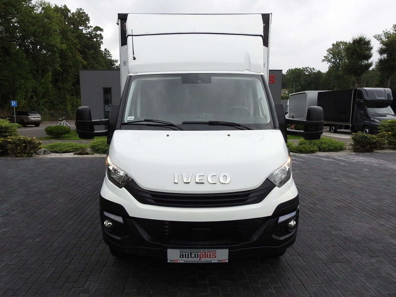 IVECO DAILY 70C18 TARPAULIN LIFT 12 PALLETS WEBASTO CRUISE CONTROL TWIN WHEELS AIR CONDITIONING 180HP - Furgão de toldo: foto 5 IVECO DAILY 70C18 TARPAULIN LIFT 12 PALLETS WEBASTO CRUISE CONTROL TWIN WHEELS AIR CONDITIONING 180HP - Furgão de toldo: foto 5