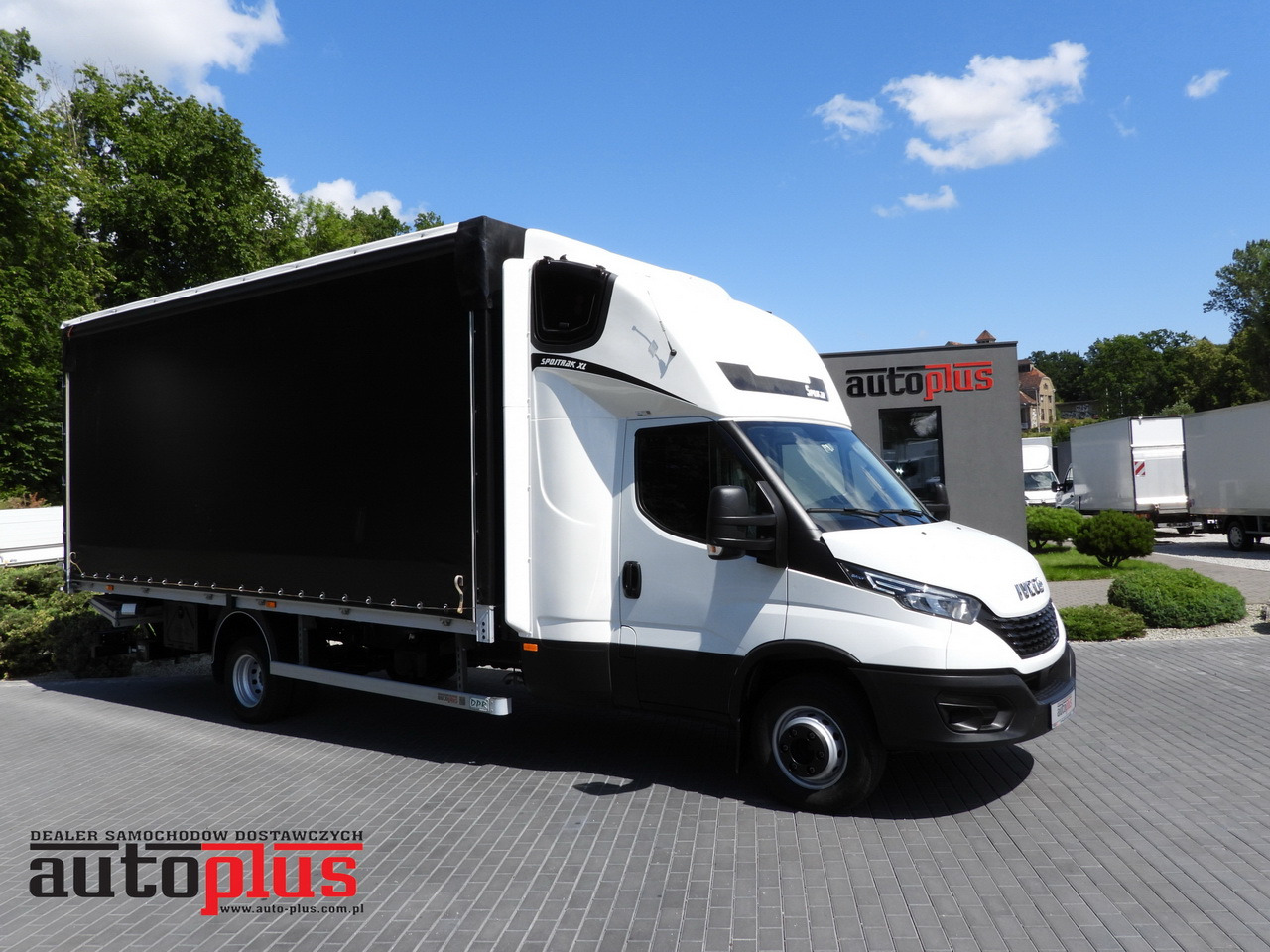 IVECO DAILY 70C18 TARPAULIN LIFT 14 PALLETS WEBASTO CRUISE CONTROL LED LIGHTS TWIN WHEELS AIR CONDITIONING 180HP - Furgão de toldo: foto 1 IVECO DAILY 70C18 TARPAULIN LIFT 14 PALLETS WEBASTO CRUISE CONTROL LED LIGHTS TWIN WHEELS AIR CONDITIONING 180HP - Furgão de toldo: foto 1