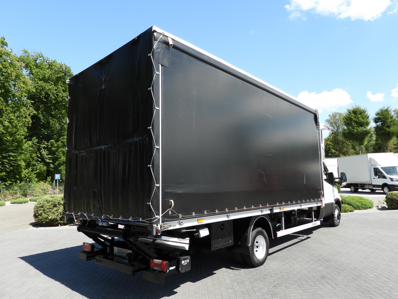 IVECO DAILY 70C18 TARPAULIN LIFT 14 PALLETS WEBASTO CRUISE CONTROL LED LIGHTS TWIN WHEELS AIR CONDITIONING 180HP - Furgão de toldo: foto 3 IVECO DAILY 70C18 TARPAULIN LIFT 14 PALLETS WEBASTO CRUISE CONTROL LED LIGHTS TWIN WHEELS AIR CONDITIONING 180HP - Furgão de toldo: foto 3