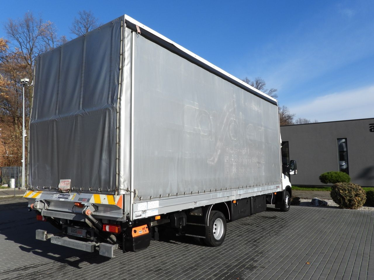 IVECO DAILY 70C18 TARPAULIN LIFT 16 PALLETS WEBASTO CRUISE CONTROL NAVIGATION LED LIGHTS PNEUMATICS AUTOMATIC TRANSMISSION HI-MATIC TWIN WHEELS AIR CONDITIONING 180HP - Furgão de toldo: foto 3 IVECO DAILY 70C18 TARPAULIN LIFT 16 PALLETS WEBASTO CRUISE CONTROL NAVIGATION LED LIGHTS PNEUMATICS AUTOMATIC TRANSMISSION HI-MATIC TWIN WHEELS AIR CONDITIONING 180HP - Furgão de toldo: foto 3