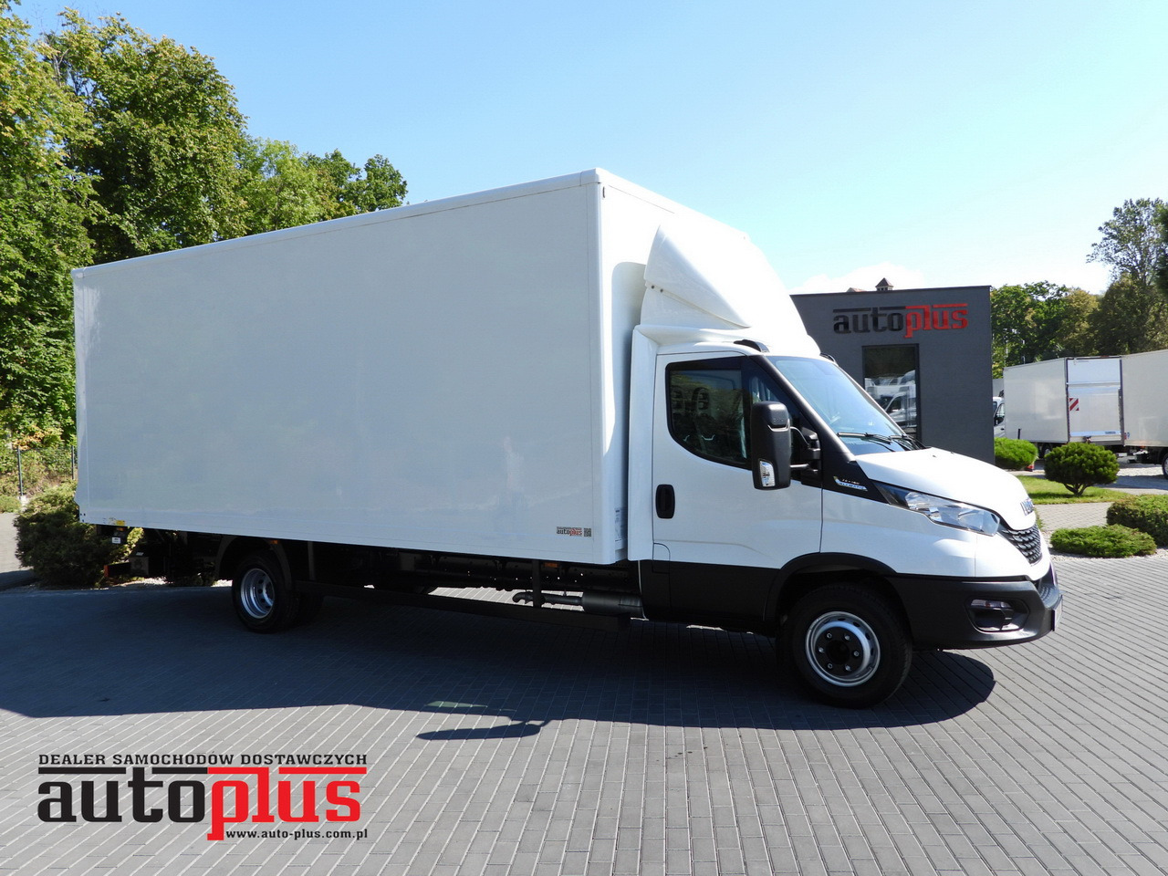 IVECO DAILY 72C18 LIFT 14 PALLETS CRUISE CONTROL PNEUMATICS AUTOMATIC TRANSMISSION HI-MATIC TWIN WHEELS AIR CONDITIONING 180HP - Carrinha de contentor: foto 1 IVECO DAILY 72C18 LIFT 14 PALLETS CRUISE CONTROL PNEUMATICS AUTOMATIC TRANSMISSION HI-MATIC TWIN WHEELS AIR CONDITIONING 180HP - Carrinha de contentor: foto 1
