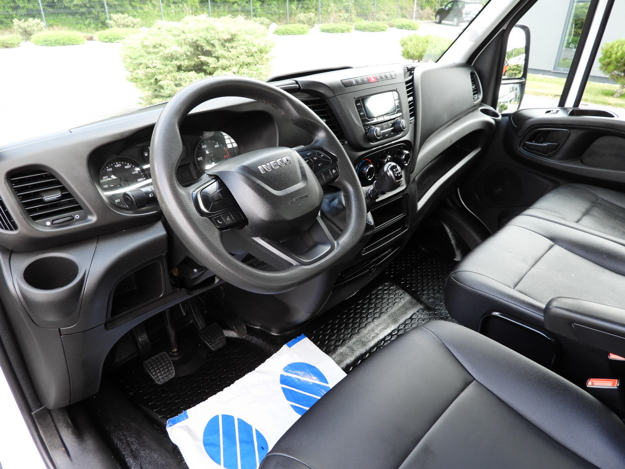 IVECO DAILY CRUISE CONTROL TWIN WHEELS AIR CONDITIONING 140HP - Furgão basculante: foto 2 IVECO DAILY CRUISE CONTROL TWIN WHEELS AIR CONDITIONING 140HP - Furgão basculante: foto 2