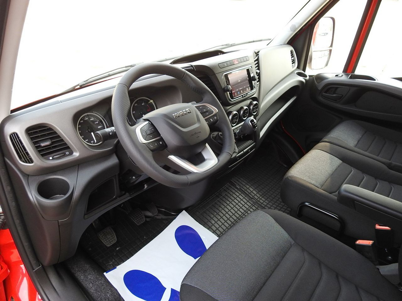 IVECO DAILY NEW TARPAULIN 10 PALLETS WEBASTO CRUISE CONTROL NAVIGATION AIR CONDITIONING LED LIGHTS 180HP - Furgão de toldo: foto 2 IVECO DAILY NEW TARPAULIN 10 PALLETS WEBASTO CRUISE CONTROL NAVIGATION AIR CONDITIONING LED LIGHTS 180HP - Furgão de toldo: foto 2
