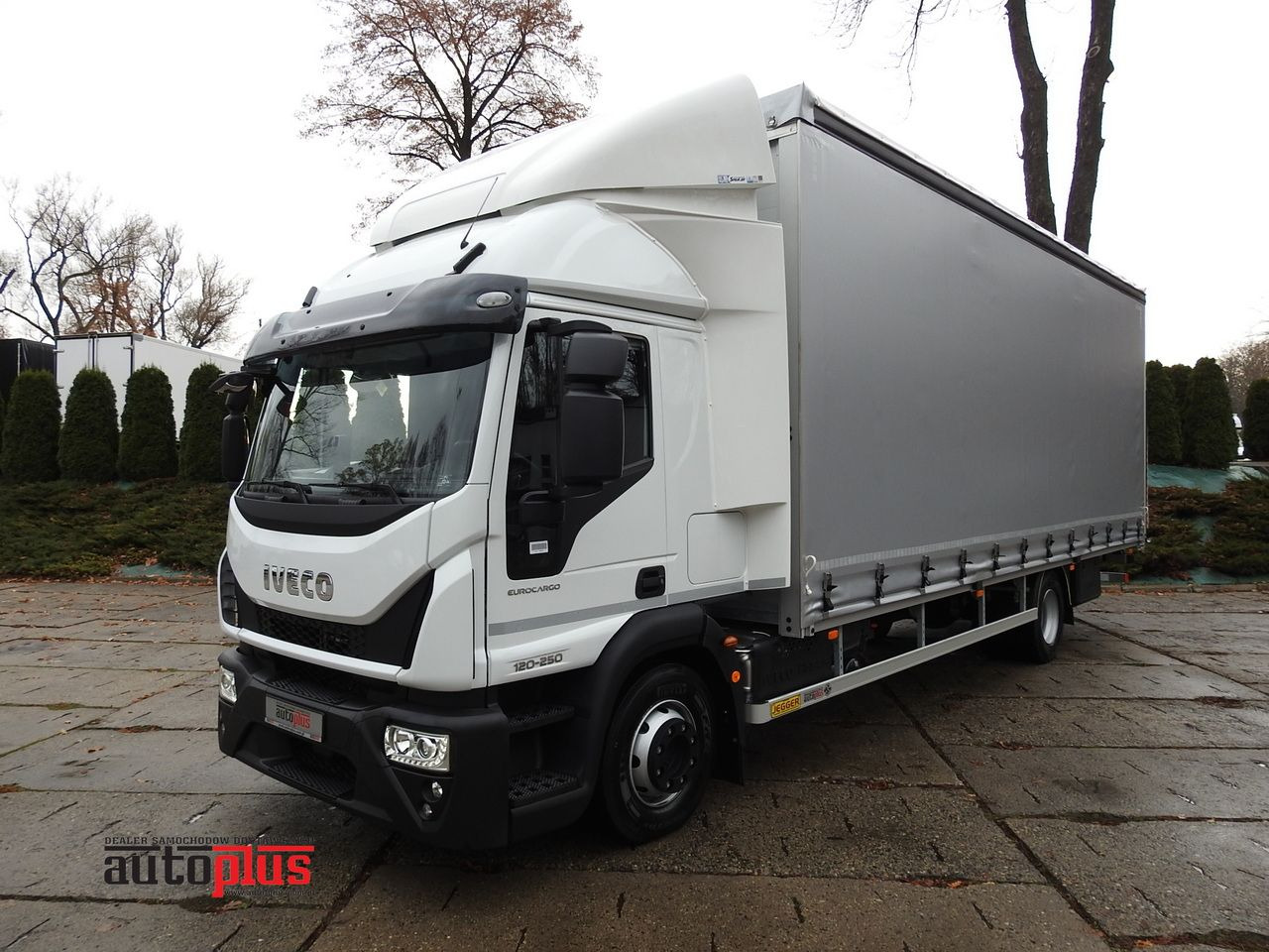 IVECO EUROCARGO 120-250 NEW TARPAULIN LIFT 18 PALLETS WEBASTO CRUISE CONTROL AIR CONDITIONING LED LIGHTS PNEUMATICS AUTOMATIC TRANSMISSION HI-MATIC 250HP - Caminhão com lona: foto 1 IVECO EUROCARGO 120-250 NEW TARPAULIN LIFT 18 PALLETS WEBASTO CRUISE CONTROL AIR CONDITIONING LED LIGHTS PNEUMATICS AUTOMATIC TRANSMISSION HI-MATIC 250HP - Caminhão com lona: foto 1