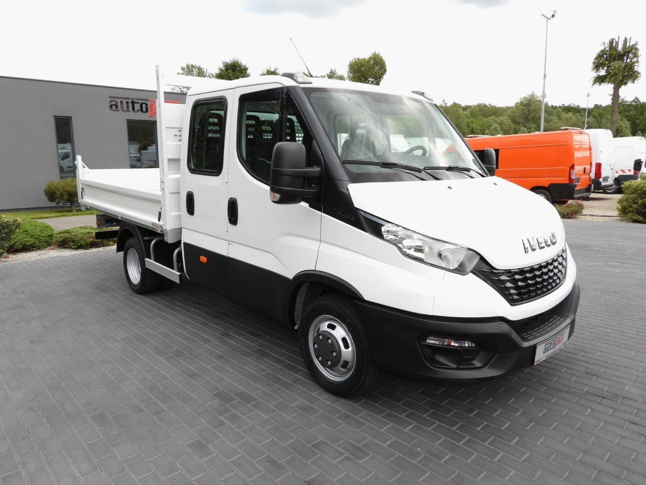 Iveco DAILY 35C14 KIPPER DOPPELKABINE DOKA 6 SITZE A/C - Furgão basculante, Carrinha cabine dupla: foto 4 Iveco DAILY 35C14 KIPPER DOPPELKABINE DOKA 6 SITZE A/C - Furgão basculante, Carrinha cabine dupla: foto 4