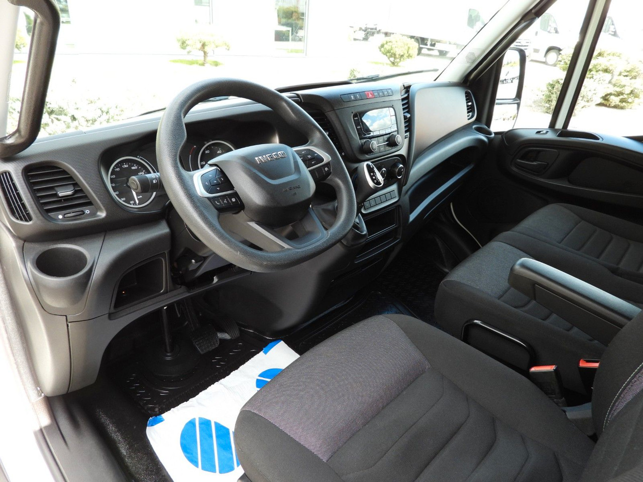 Iveco DAILY 35C16 KOFFER AUFZUG 8 PALETTEN TEMPOMAT - Carrinha de contentor: foto 2 Iveco DAILY 35C16 KOFFER AUFZUG 8 PALETTEN TEMPOMAT - Carrinha de contentor: foto 2